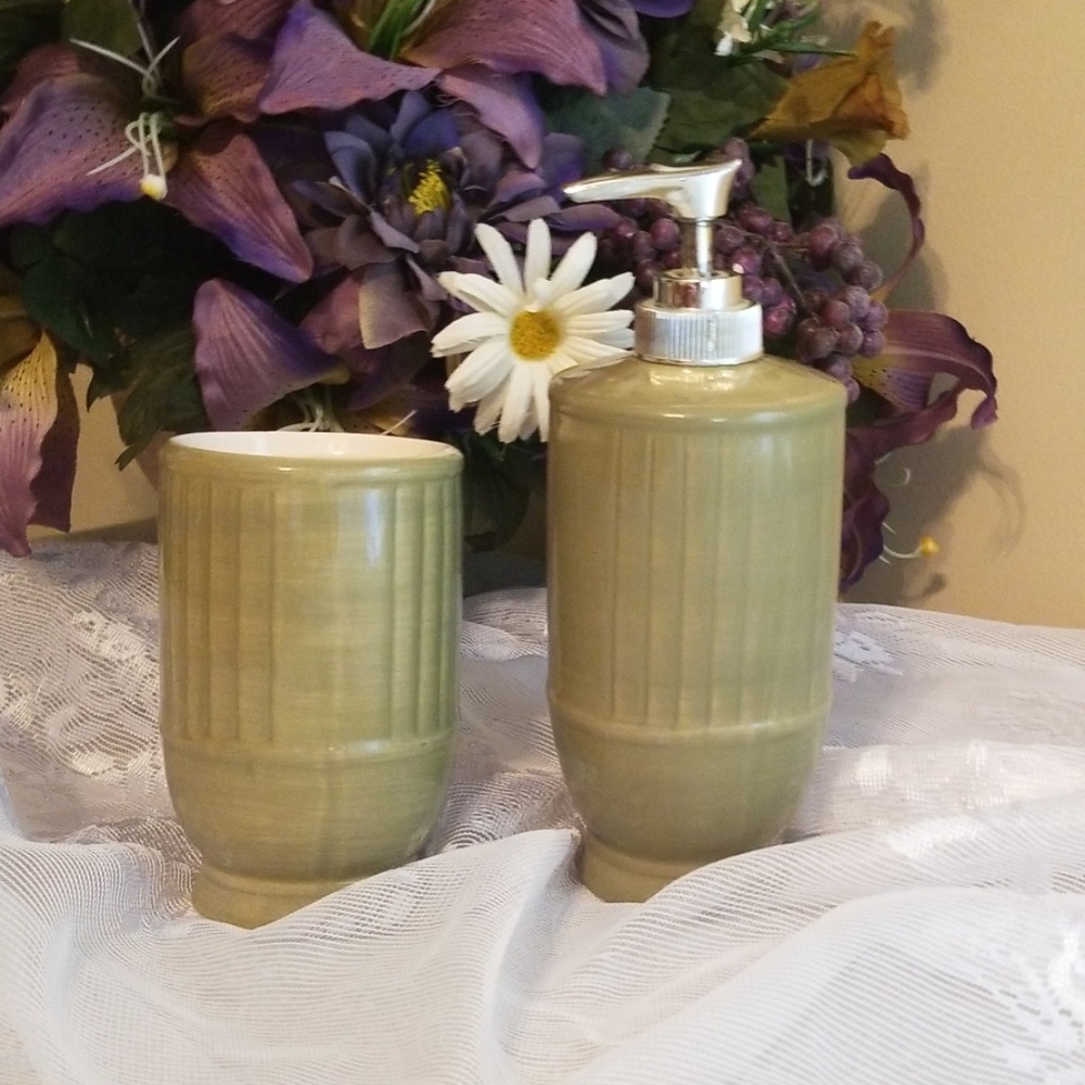 Ceramic bathroom set